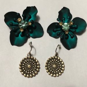 2 Sets of earrings